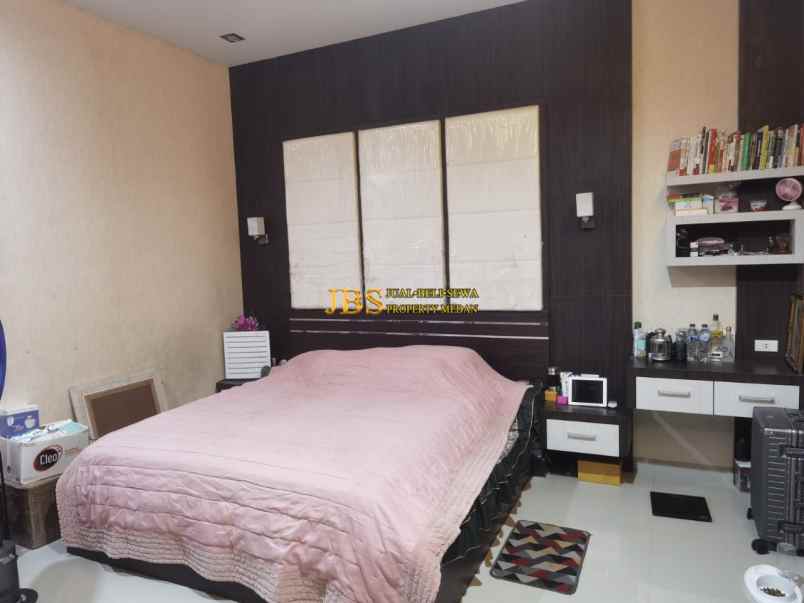 dijual villa komplek cemara asri