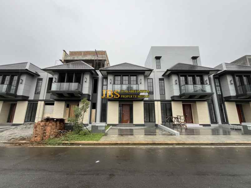 dijual villa komplek citraland gama