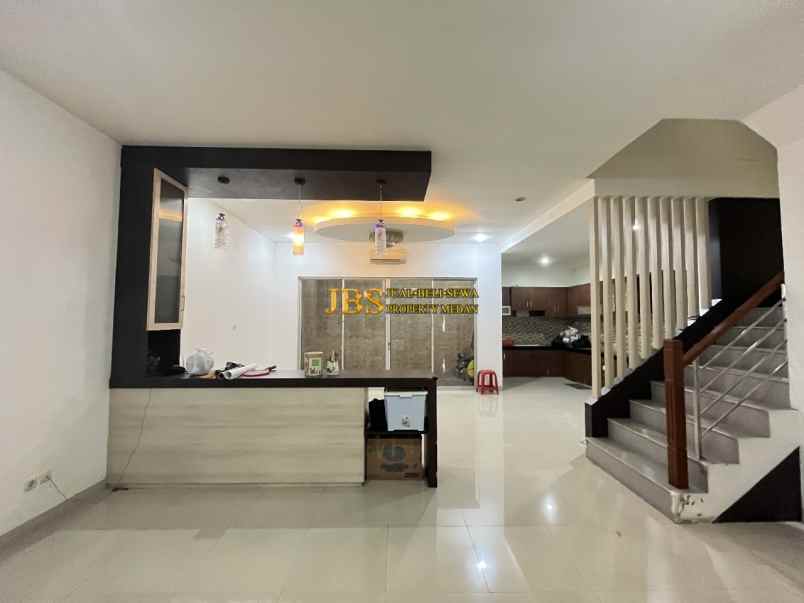 dijual villa komplek helios villas