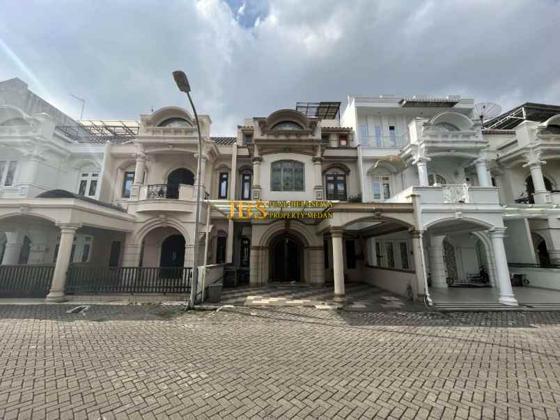 dijual villa komplek helios villas