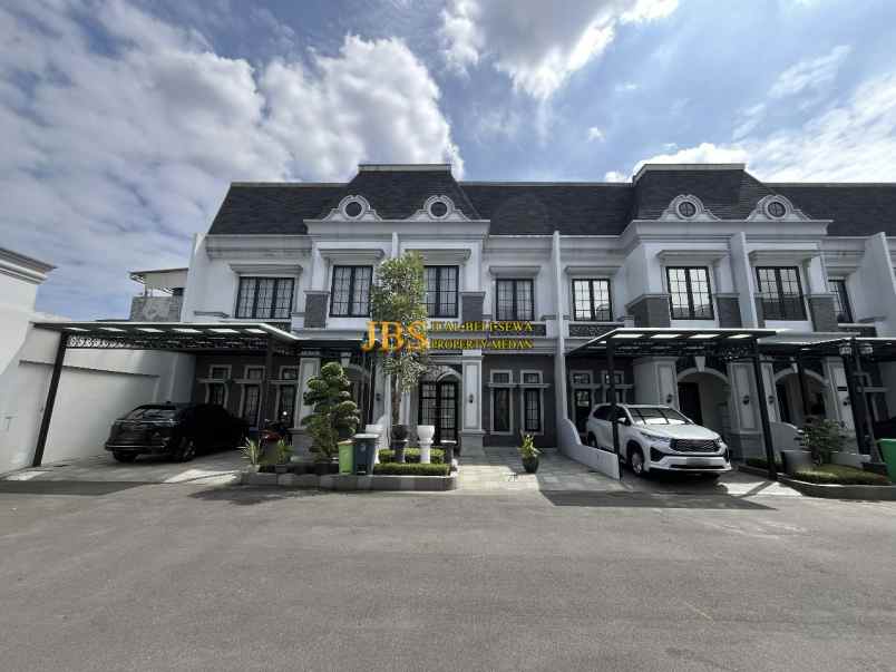 dijual villa komplek marriott residence