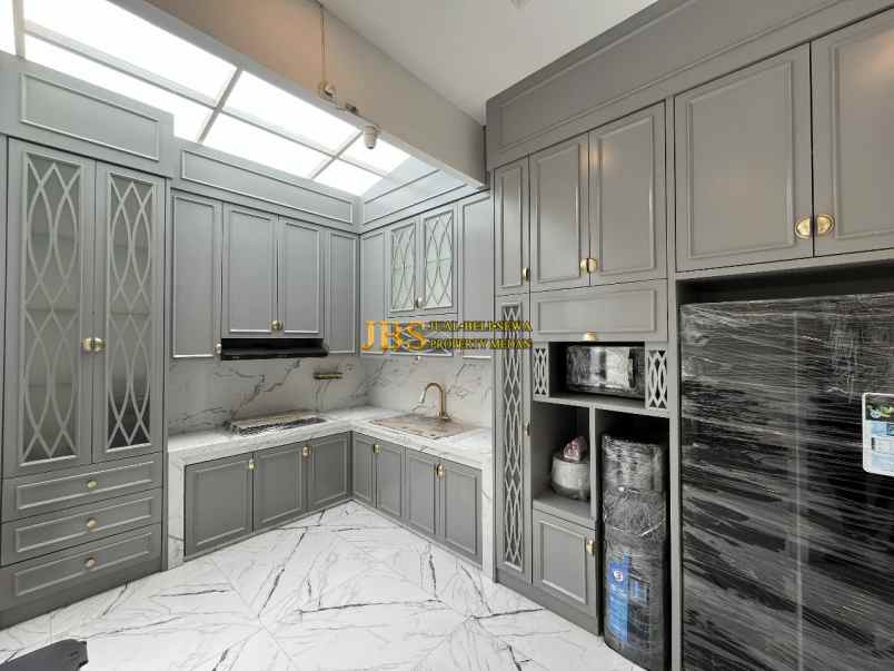 dijual villa komplek marriott residence