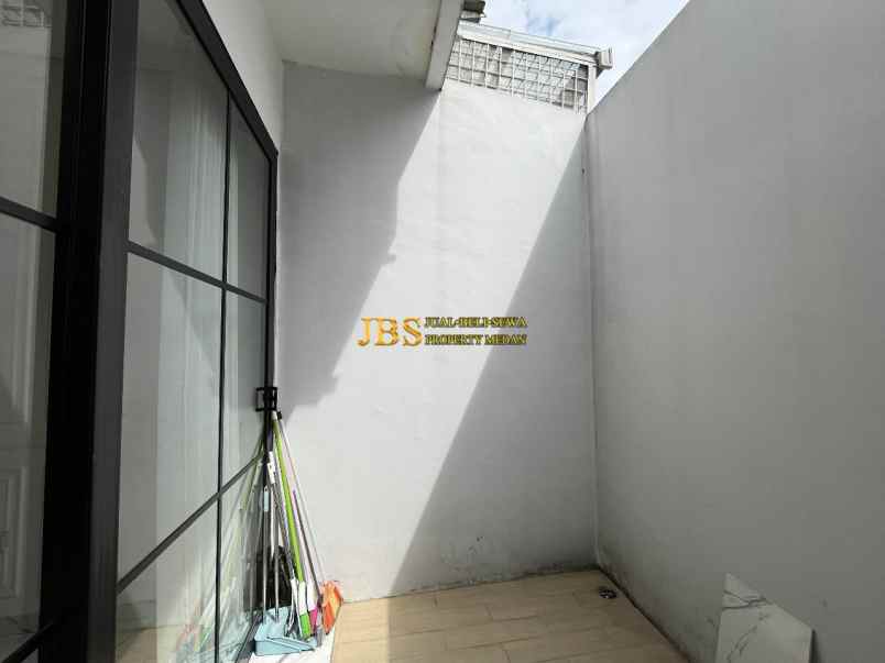 dijual villa komplek marriott residence