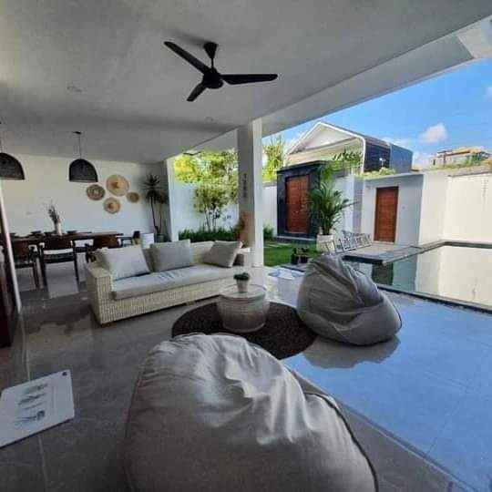 dijual villa lantai 2 lokasi canggu brawa