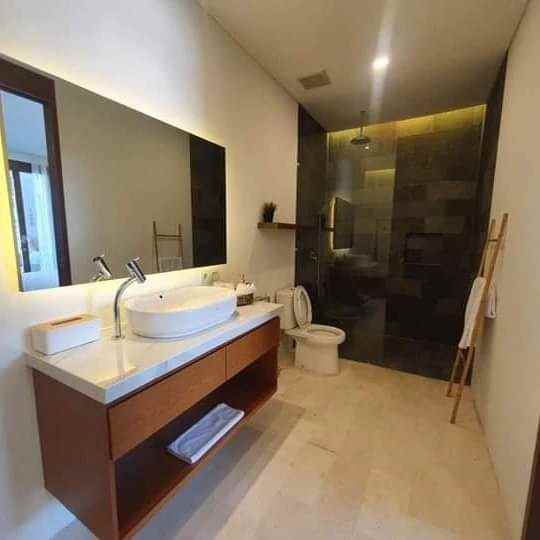 dijual villa lantai 2 lokasi canggu brawa