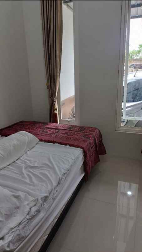 dijual villa plus perabot lokasi dekat bns kota batu
