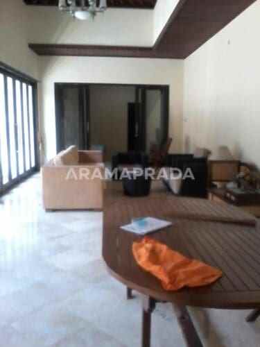 dijual villa seminyak