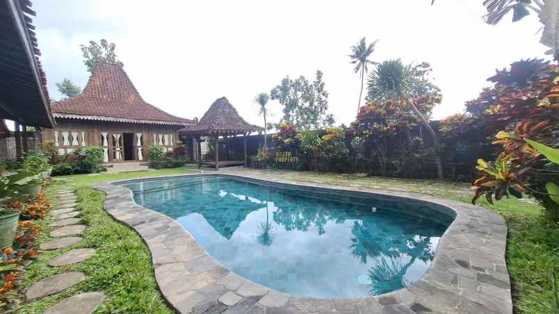 dijual villa wedomartani ngemplak