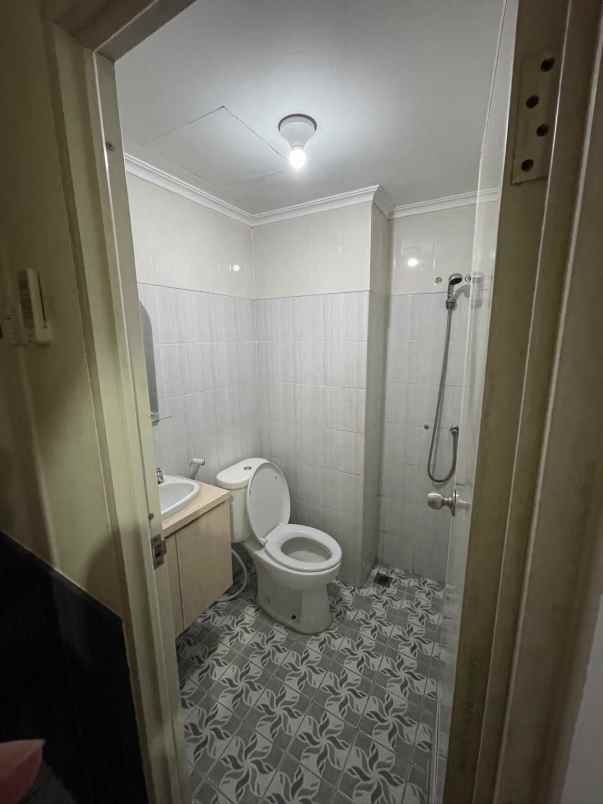 disewakan apartemen puncak cbd tower a lantai 3