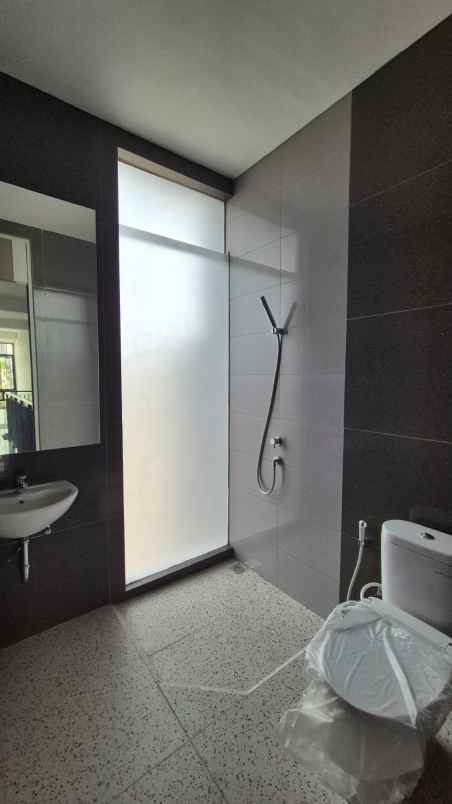 disewakan ruko beverly arcade di pakuwon city