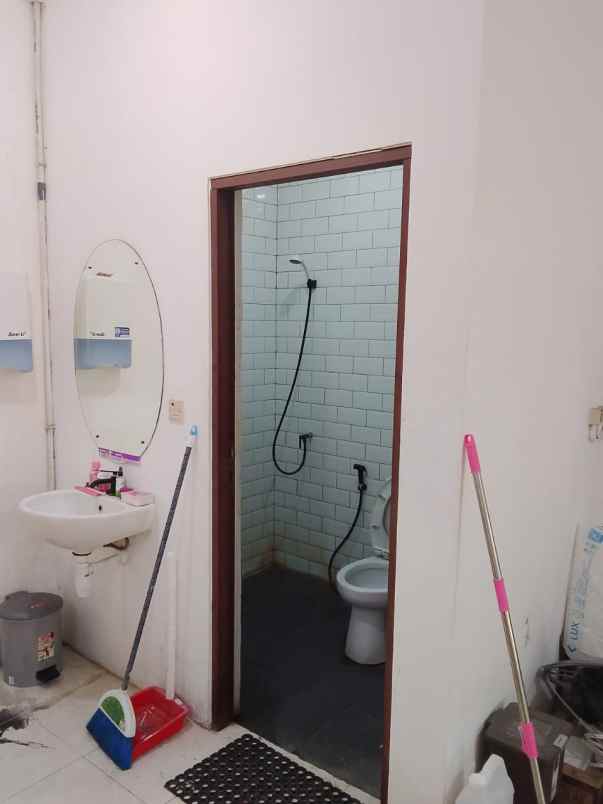 disewakan ruko gudang kantor taman gapura80
