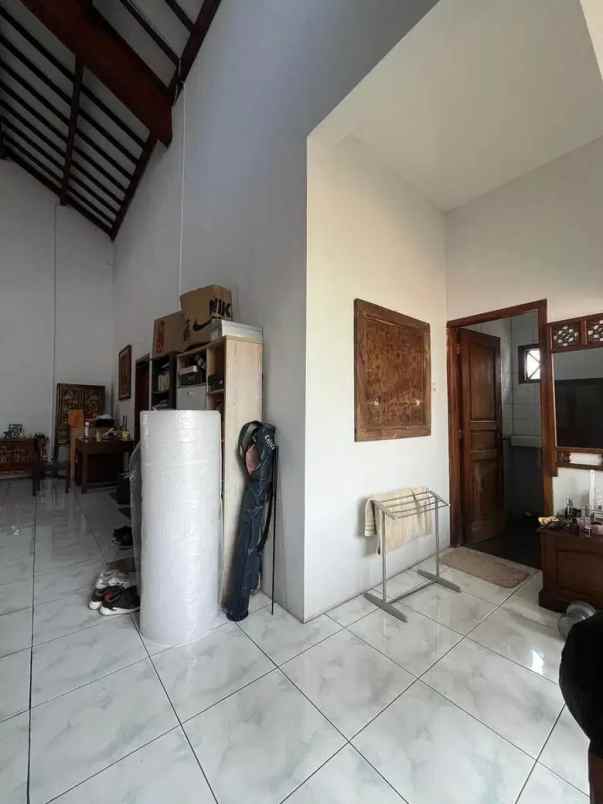 disewakan rumah 2 lantai di rempoa harga nego