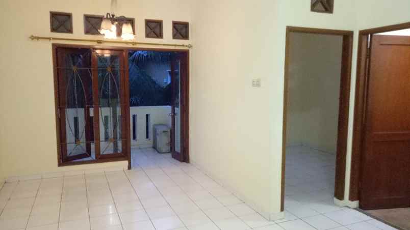 disewakan rumah cirendeu