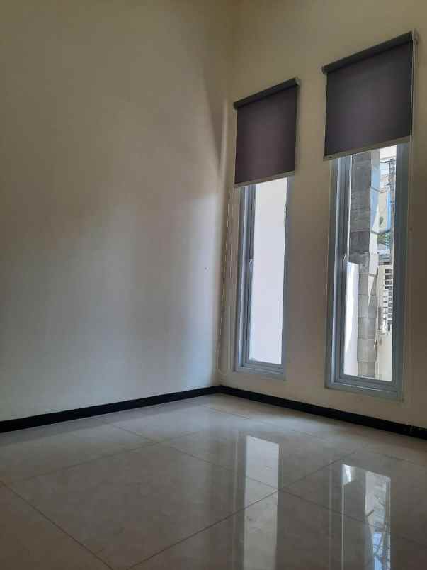 disewakan rumah full renovasi di dharmahusada