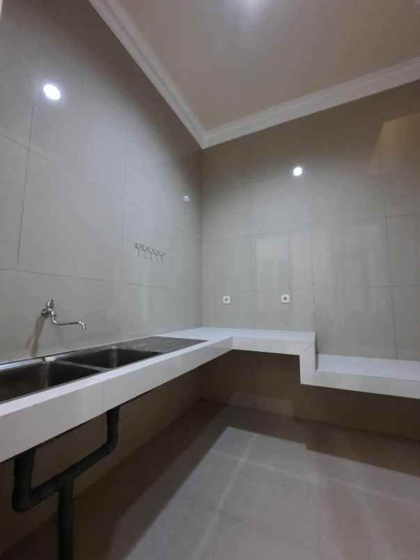 disewakan rumah full renovasi di dharmahusada