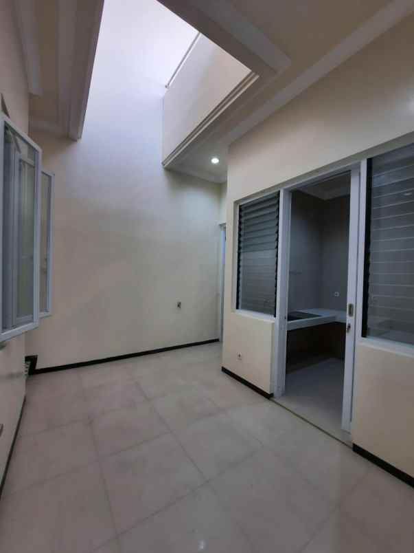 disewakan rumah full renovasi di dharmahusada