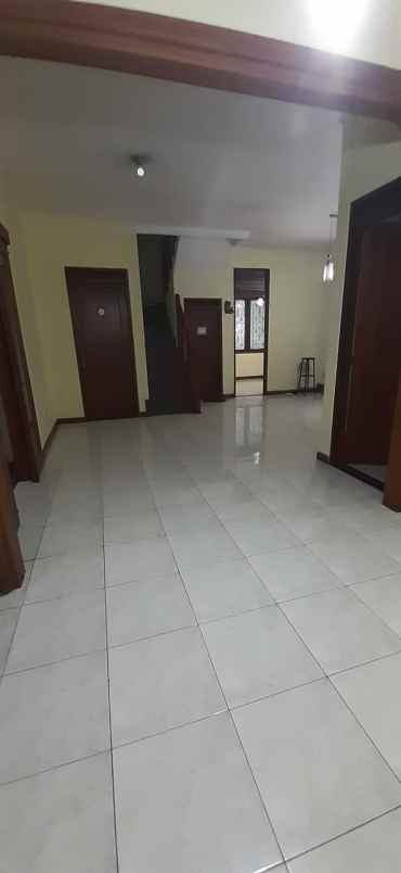 disewakan rumah jl senam indah antapani