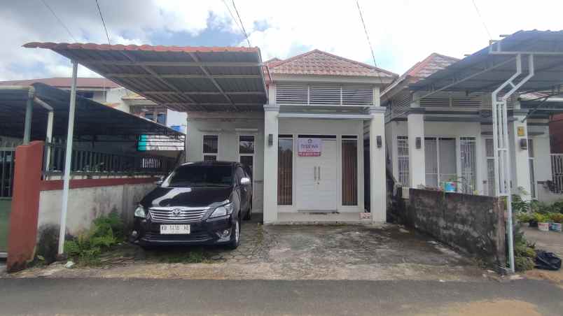 disewakan rumah jl ujung pandang 1