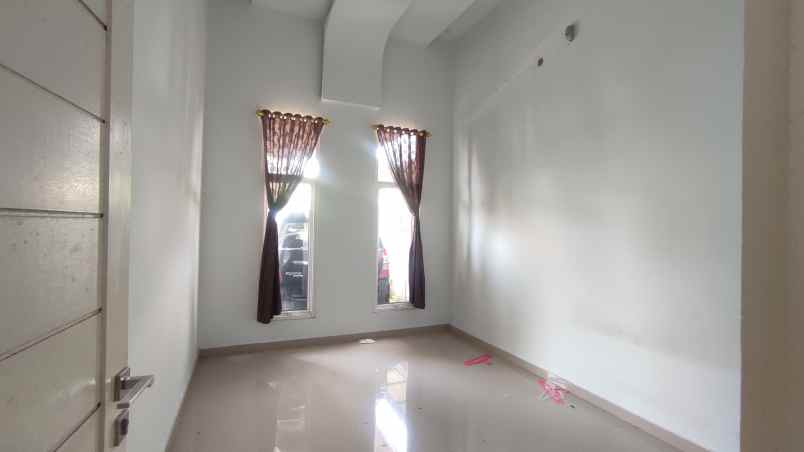disewakan rumah jl ujung pandang 1