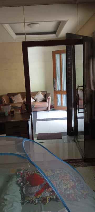 disewakan rumah ketintang