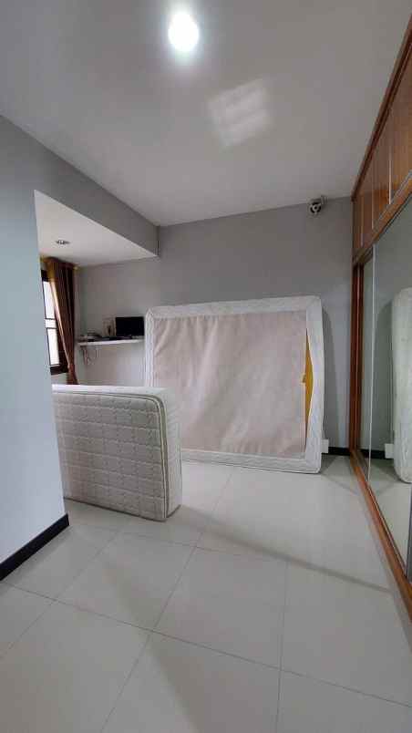 disewakan rumah pantai mentari