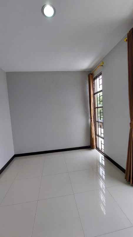 disewakan rumah pantai mentari