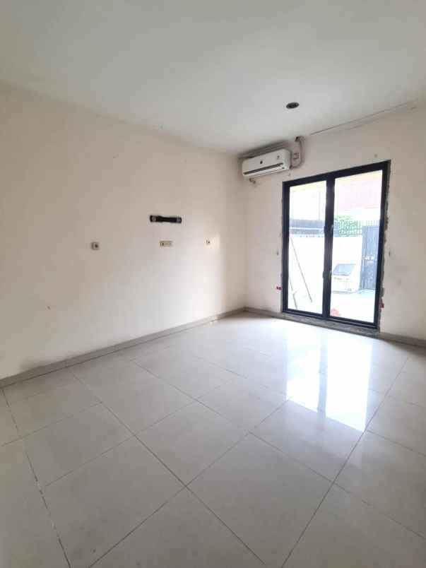 disewakan rumah perumahan metland menteng