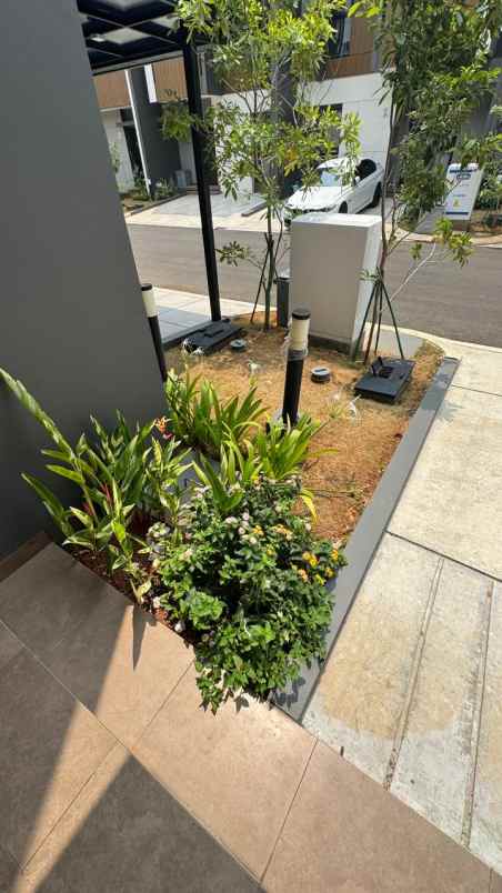 disewakan rumah summarecon crown gading