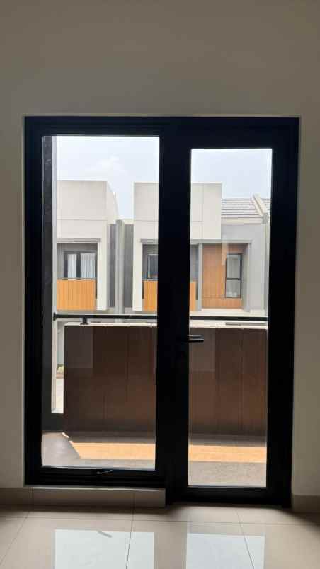 disewakan rumah summarecon crown gading