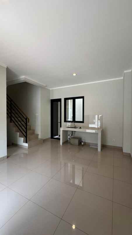 disewakan rumah summarecon crown gading