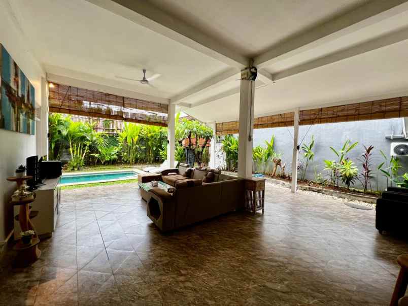 disewakan villa jalan bidadari seminyak