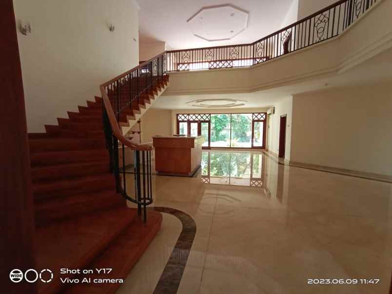 for rent beautiful garden house at kemang