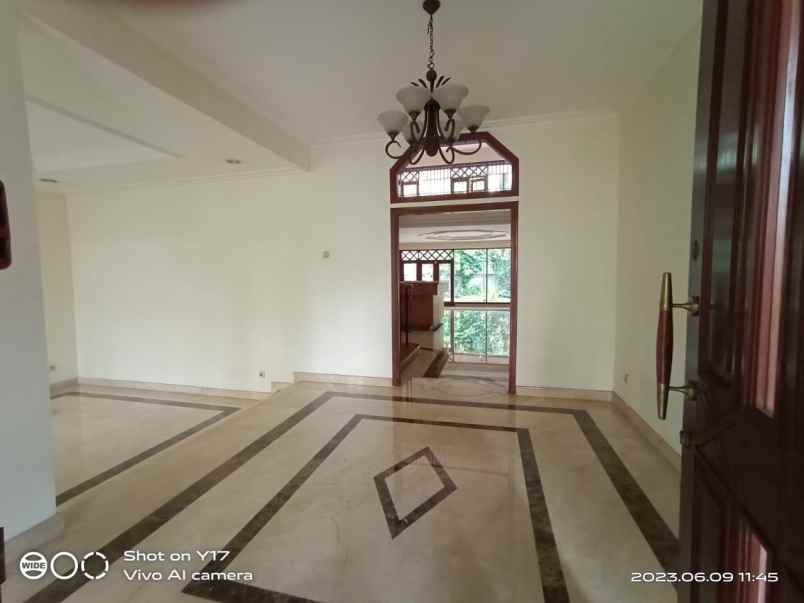 for rent beautiful garden house at kemang