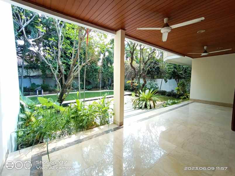 for rent beautiful garden house at kemang