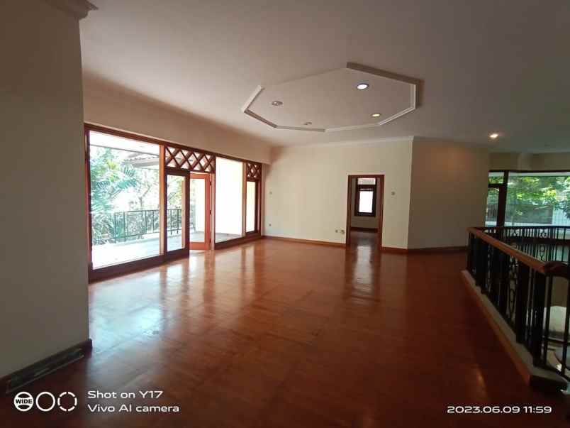 for rent beautiful garden house at kemang