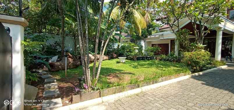 for rent beautiful garden house at kemang