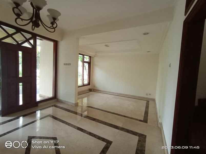 for rent beautiful garden house at kemang