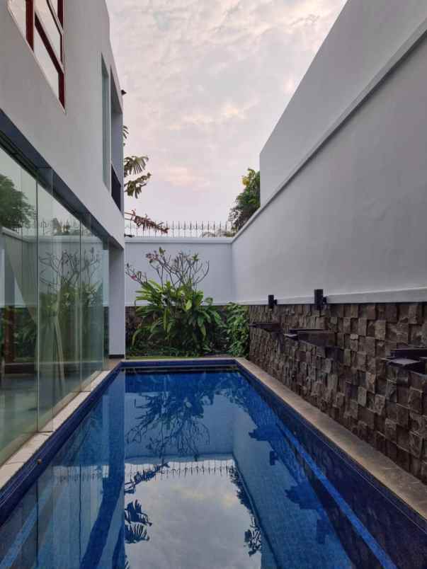 for rent modern tropical house at kemang