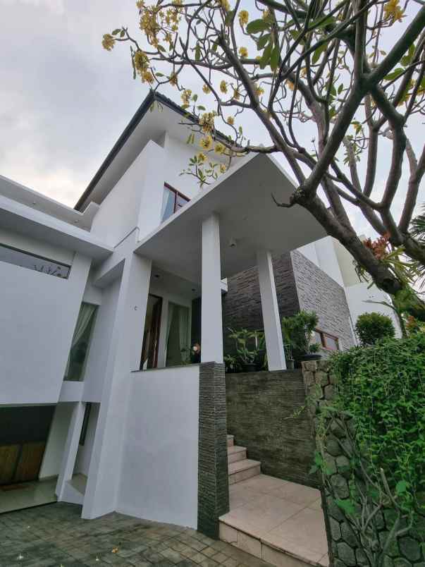 for rent modern tropical house at kemang