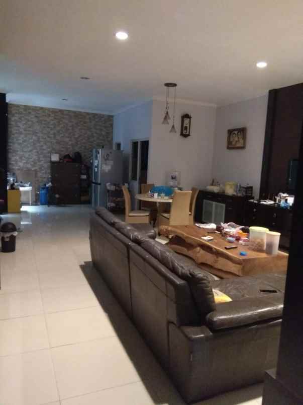 hunian semi furnished dicibubur country