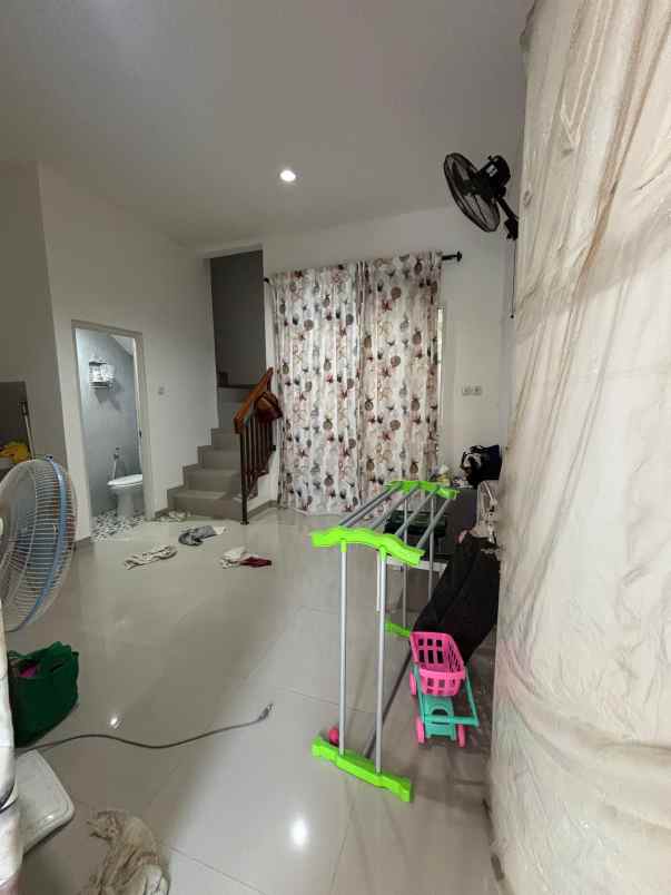 jual rumah 2 lantai dekat alun alun kota depok gdc