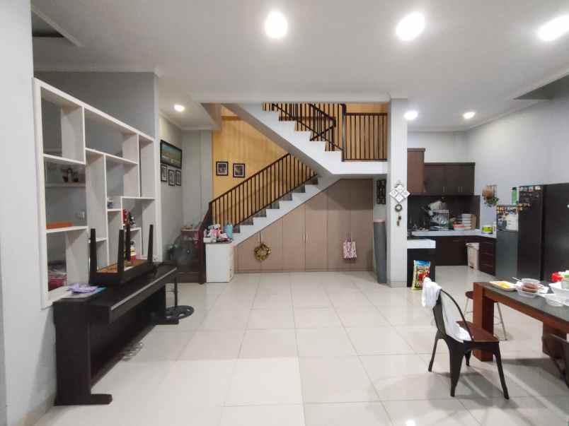 jual rumah mewah furnished taman semanan indah jak bar