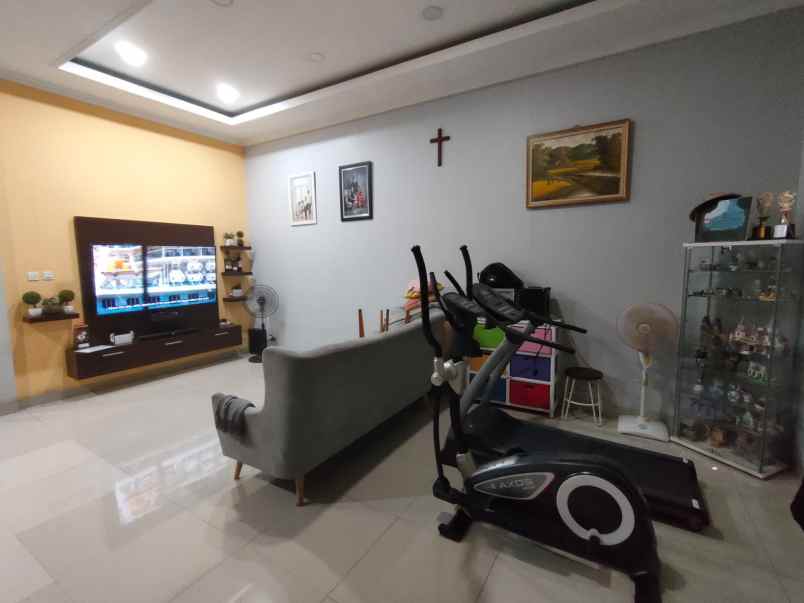 jual rumah mewah furnished taman semanan indah jak bar