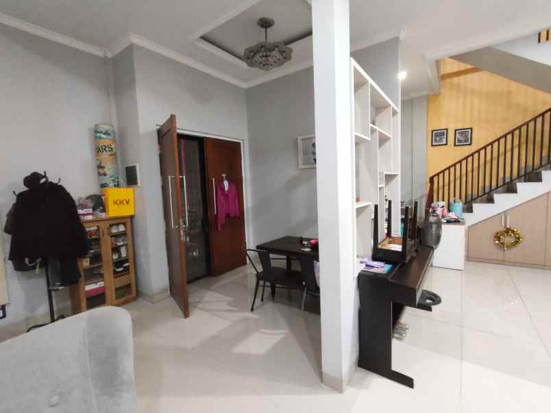 jual rumah mewah furnished taman semanan indah jak bar