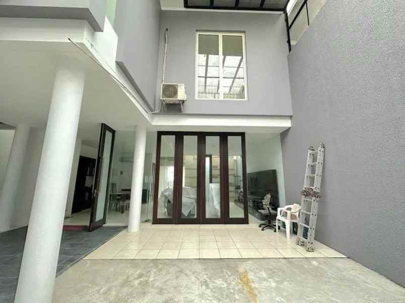 jual rumah mewah minimalis kosong di graha family