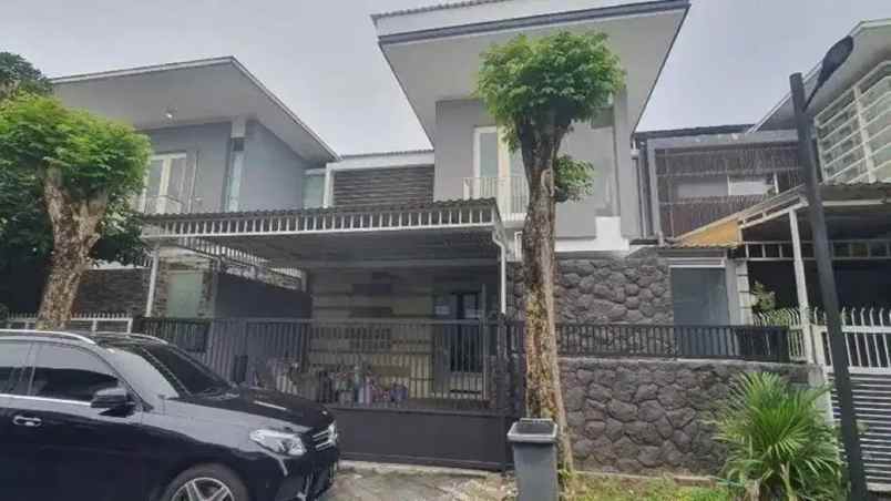 jual rumah mewah minimalis kosong di graha family