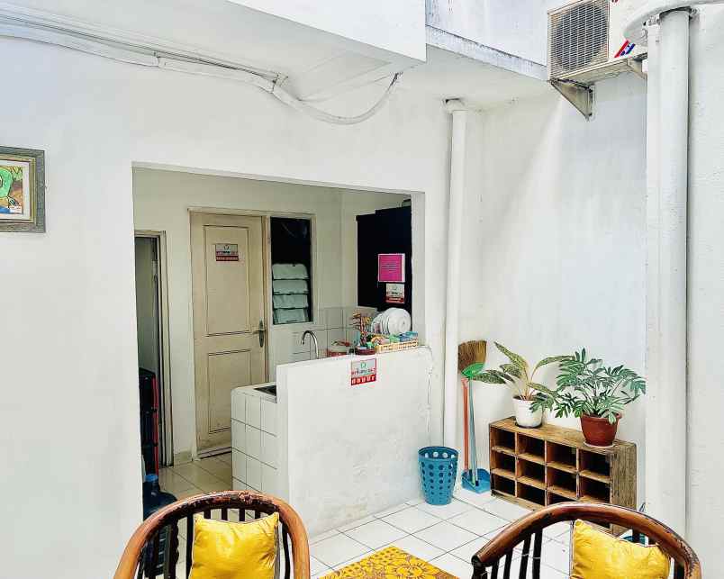 kost jl pavilion blok c4 no 7