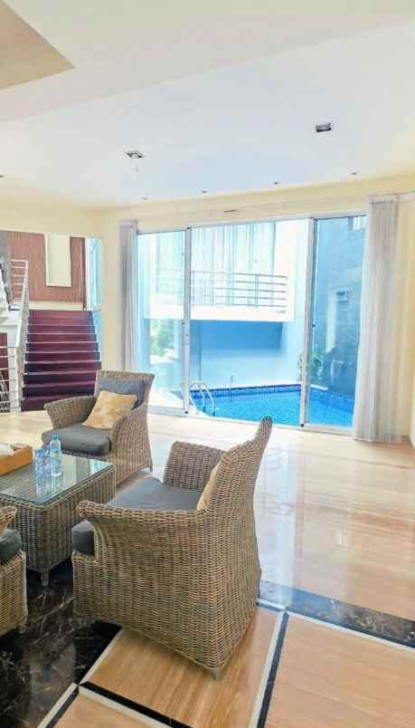 pakuwon indah villa bukit regency