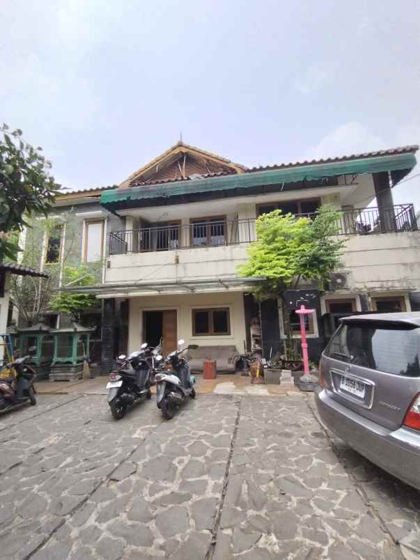 pondok labu rumah lama layak huni dengan carport luas