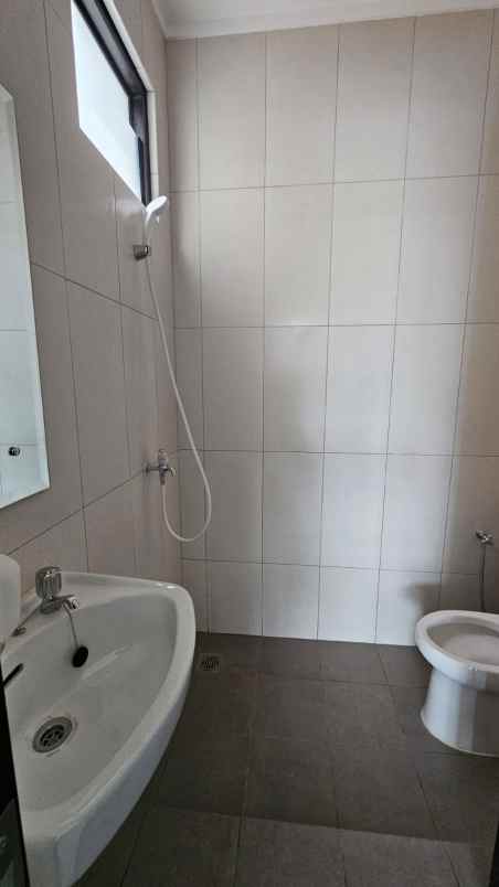 ruko crystal 3lt 5x15 75m sumbek summarecon bekasi